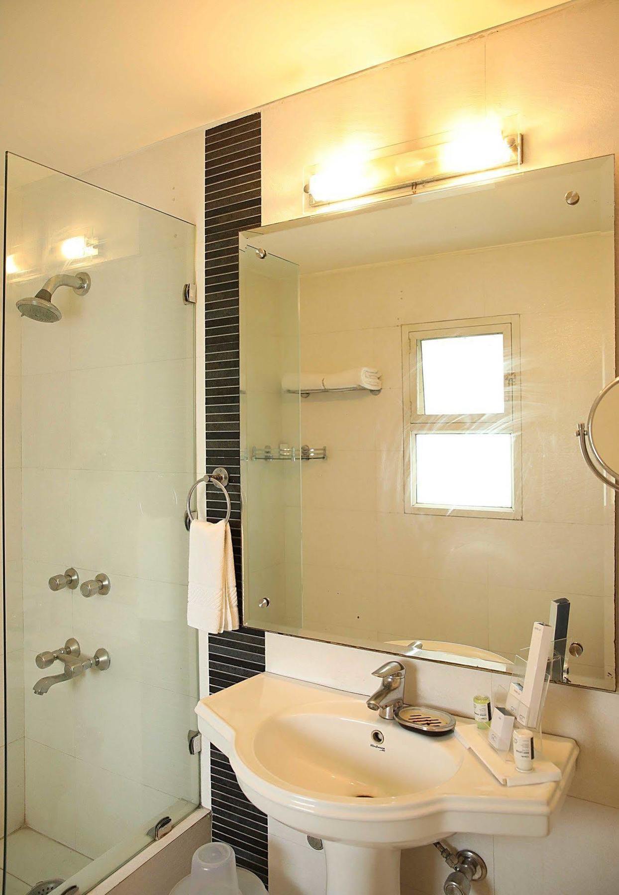 Ahuja Residency Golf Links Otel Yeni Delhi Dış mekan fotoğraf