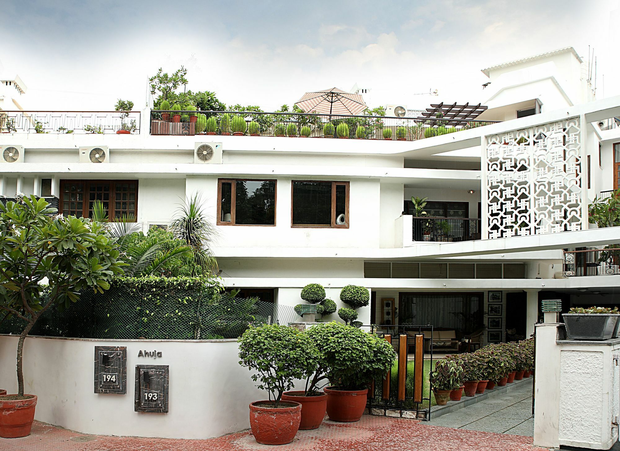 Ahuja Residency Golf Links Otel Yeni Delhi Dış mekan fotoğraf